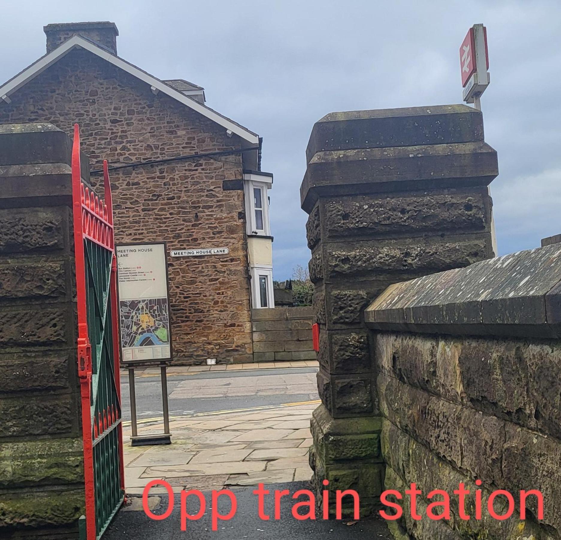 Station Guesthouse - Key Pad Entry ランカスター エクステリア 写真